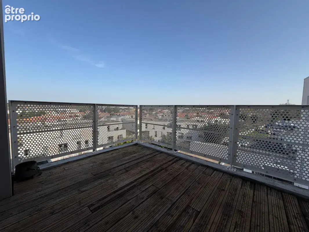 La rochelle – t2 avec terrasse, ascenseur et stationnement - photo 2