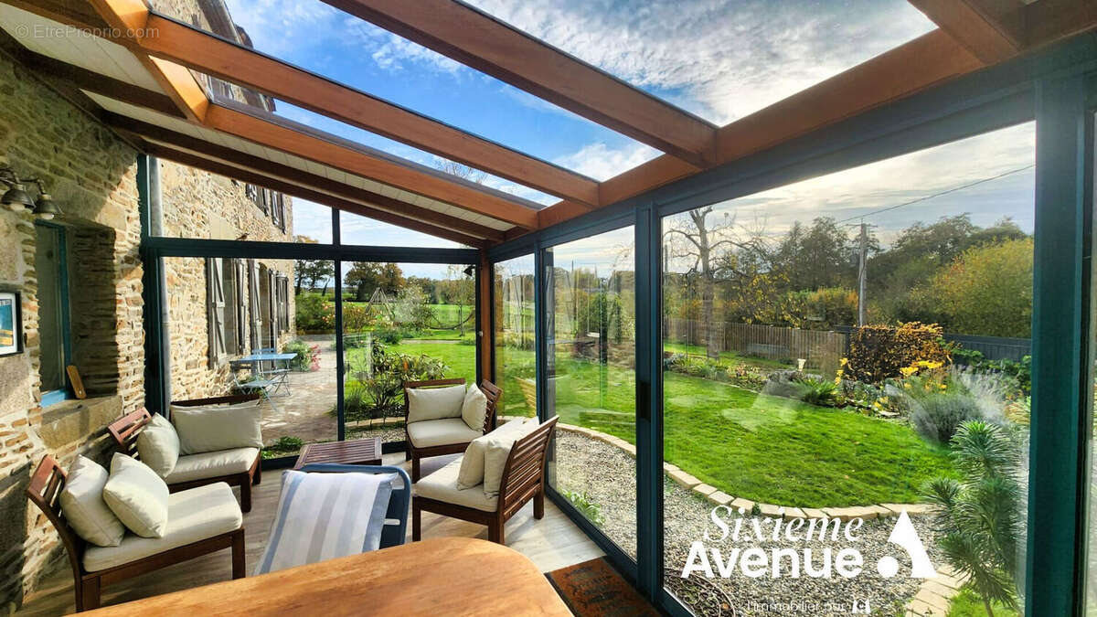 Maison à LANGROLAY-SUR-RANCE