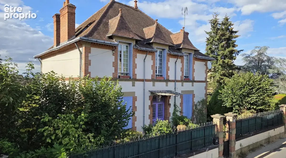 Maison de caractère    205 m2   5 chambres   Jardin arboré - photo 1