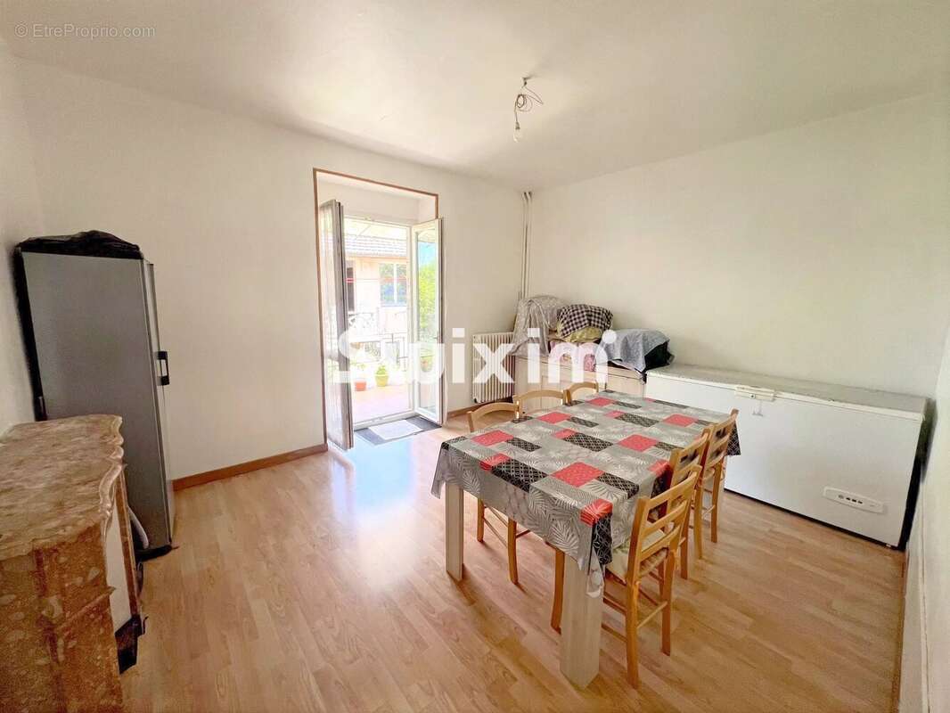 Volume, charme, et potentiel : la maison qu’il vous faut - photo 2