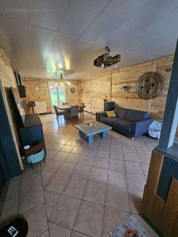 Maison à MONTESCOURT-LIZEROLLES