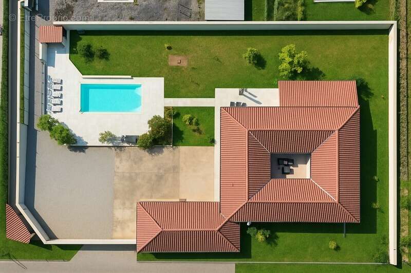 Maison à SAINT-JEAN-DE-THURIGNEUX