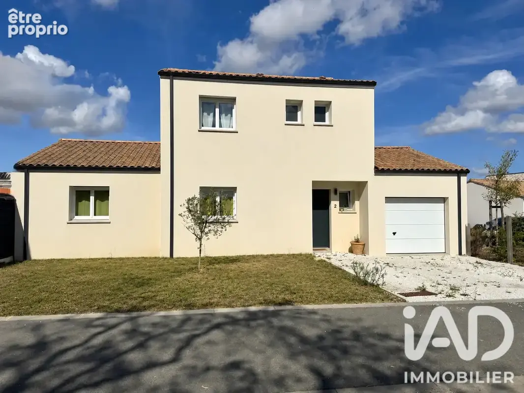 Photo 1 - Maison à SAINT-JULIEN-DE-CONCELLES