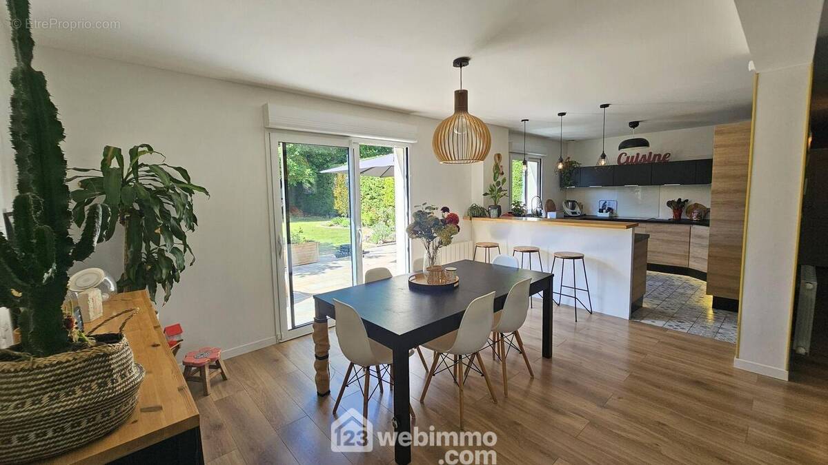 L'espace salle à manger offrant un accès direct sur.... - Maison à MOIGNY-SUR-ECOLE