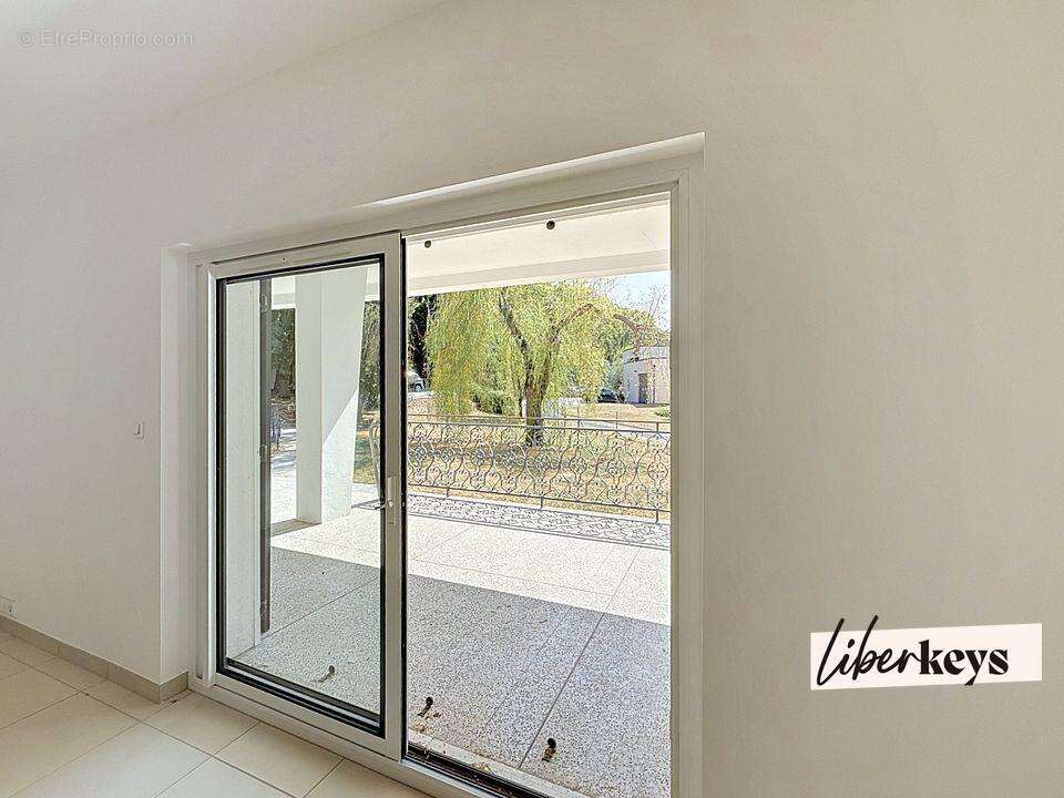 Magnifique T3 au rez-de-jardin – Résidence d'architecte des années 60 - photo 4