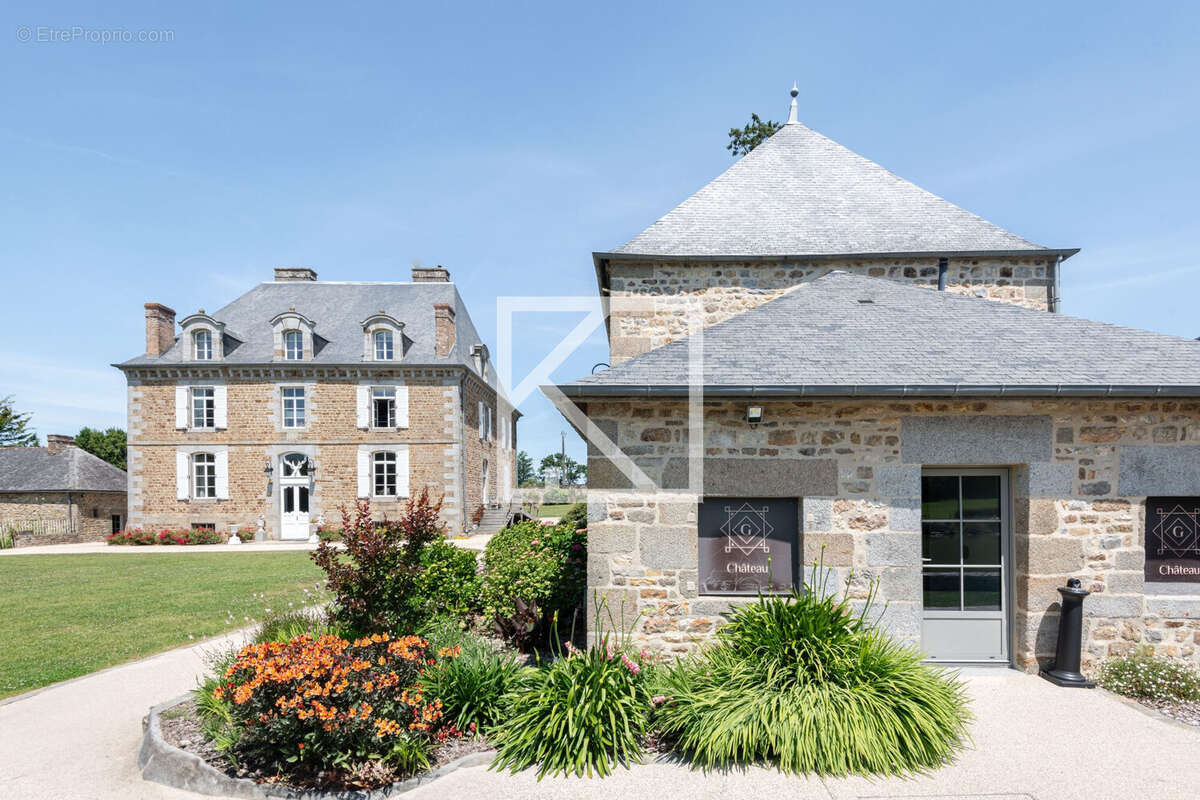 Autre à MEZIERES-SUR-COUESNON