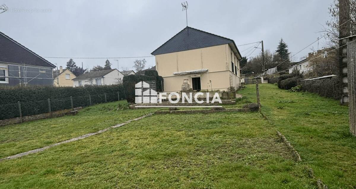 Maison à FRESNAY-SUR-SARTHE