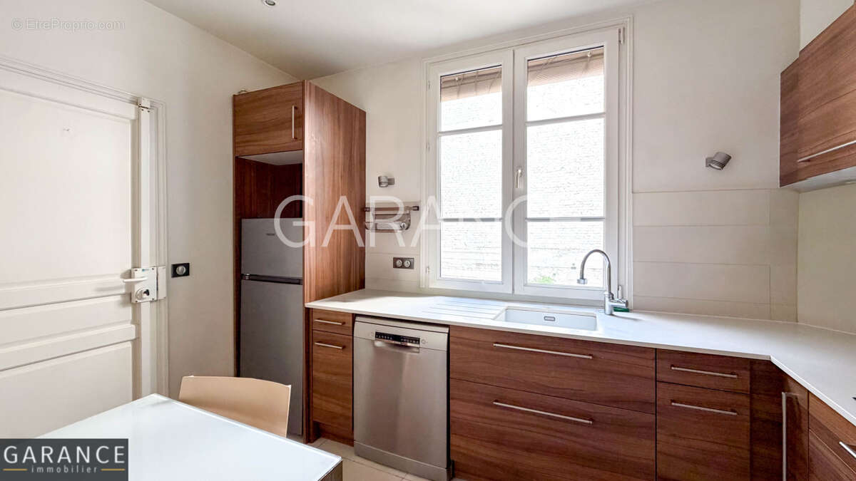 Appartement à PARIS-14E