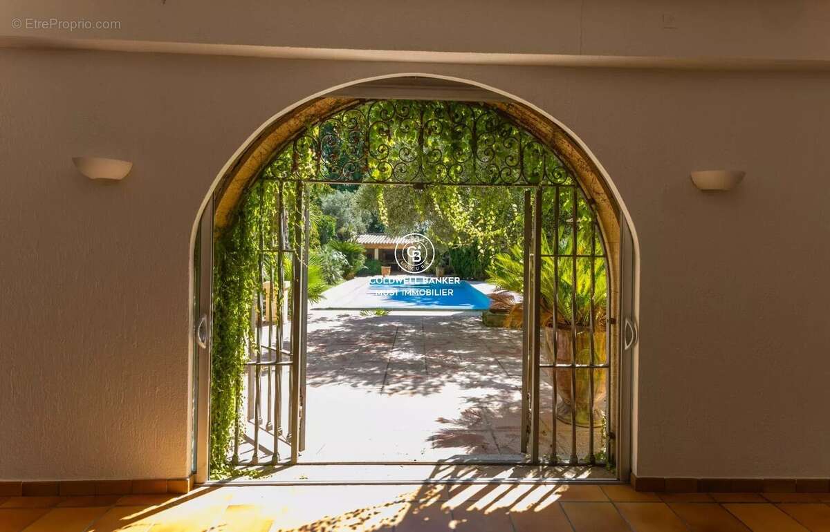 Bastide d'exception au cœur d'un parc arboré de 2.5 hectares - photo 5