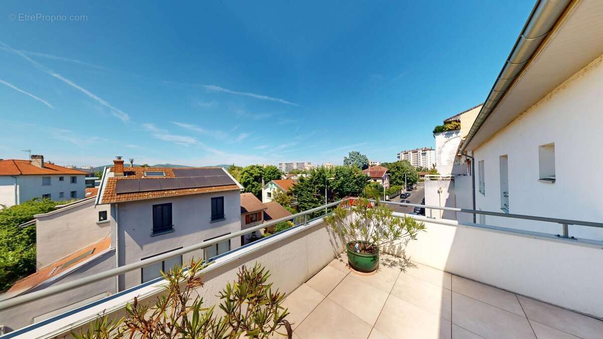 CROIX-ROUSSE  Duplex d'Exception en Dernier Étage, Terrasses Plein Sud - photo 2