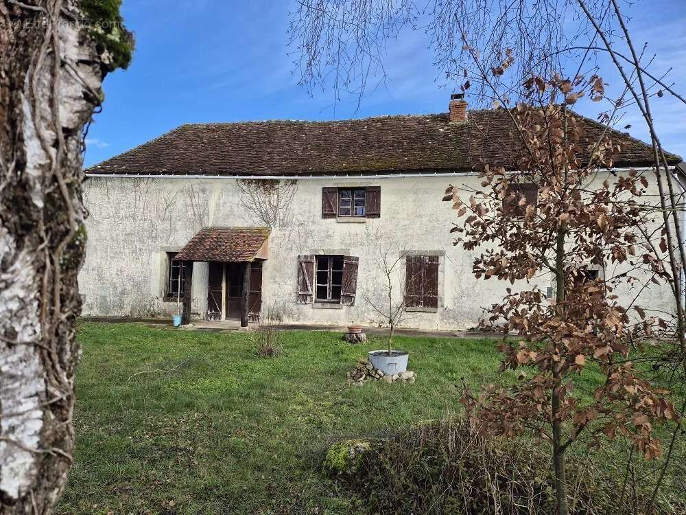 Maison à BEAUNE-LA-ROLANDE