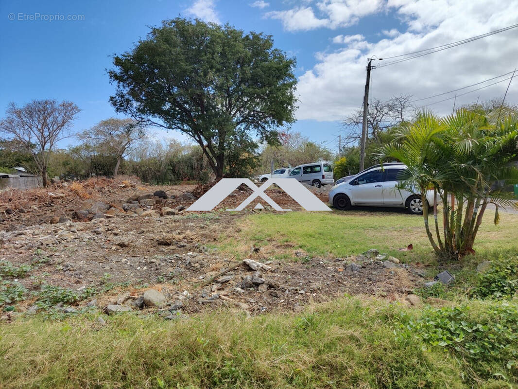 Terrain à LE TAMPON