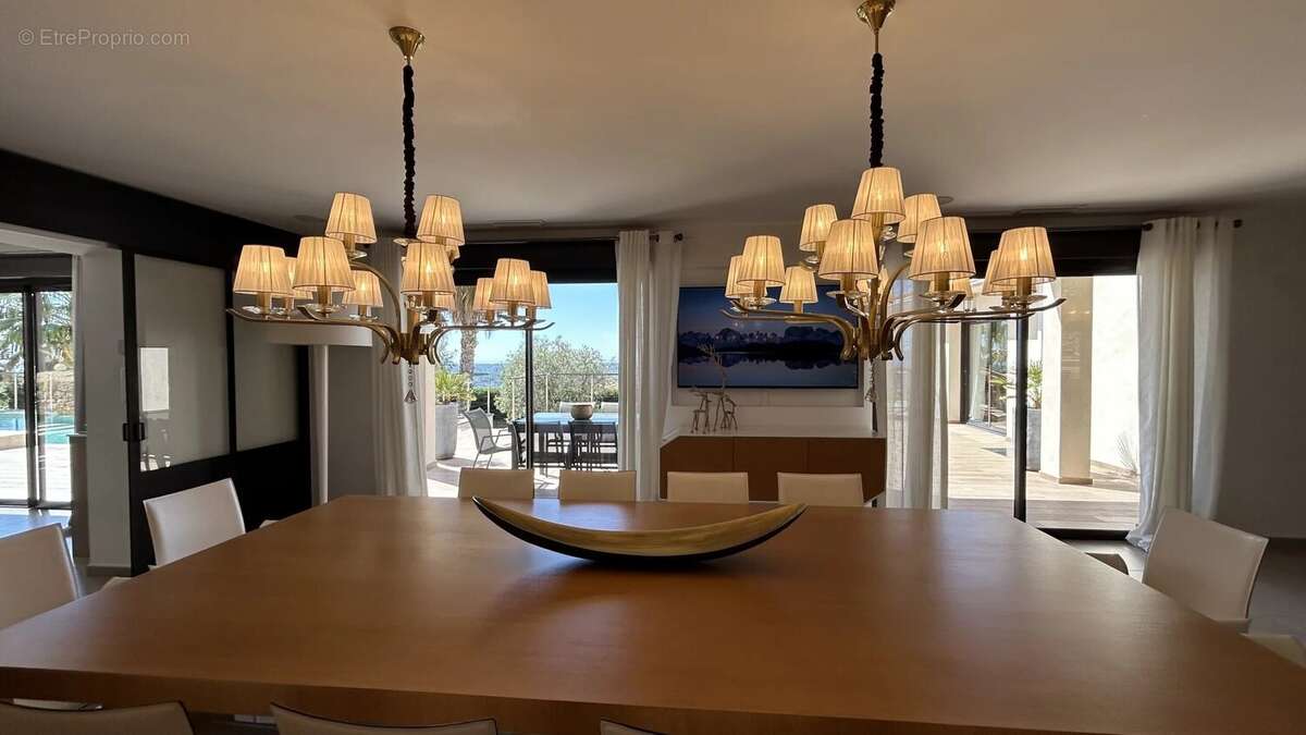 Maison à CHATEAUNEUF-GRASSE