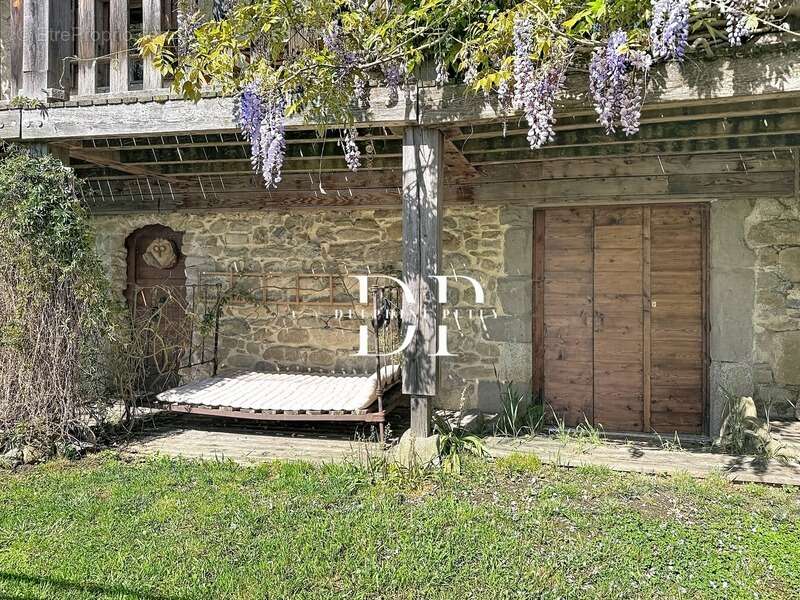 Lucinges, Maison à vendre 4 pièces de 134 m2 (74) Terrain d'env. 450 m2 - photo 2