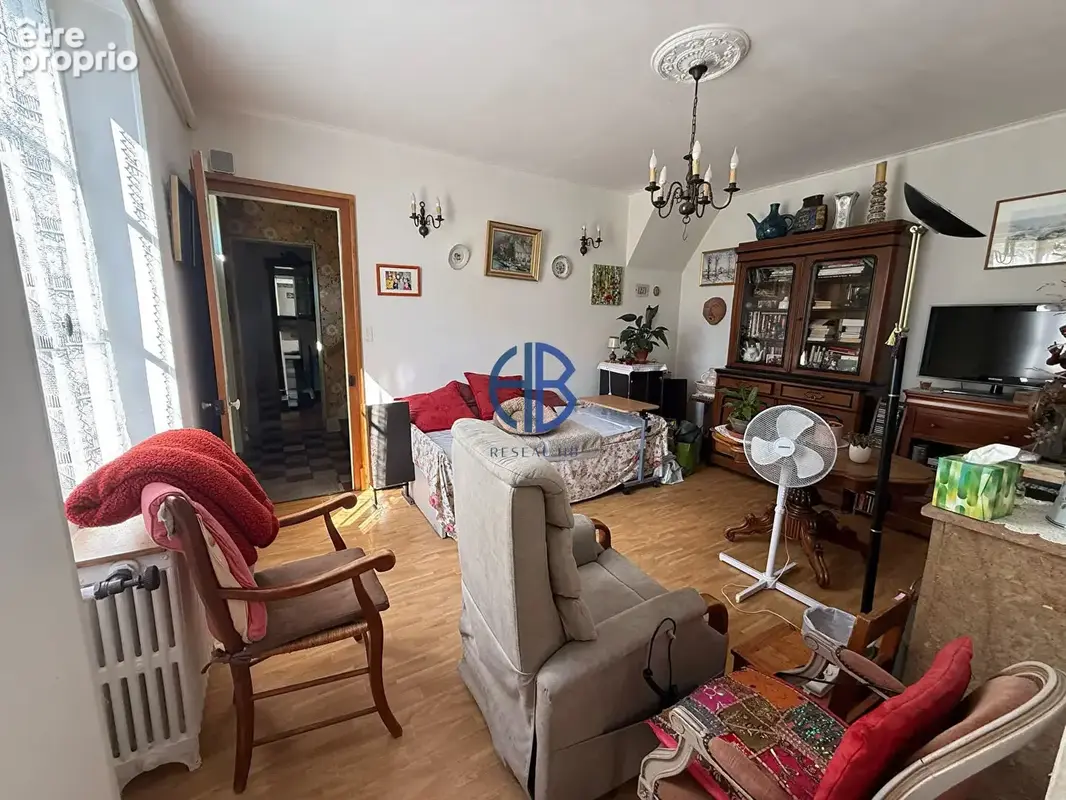 Maison bourgeoise de 144m² + combles à rafraichir / 650m² de terrain. - photo 3