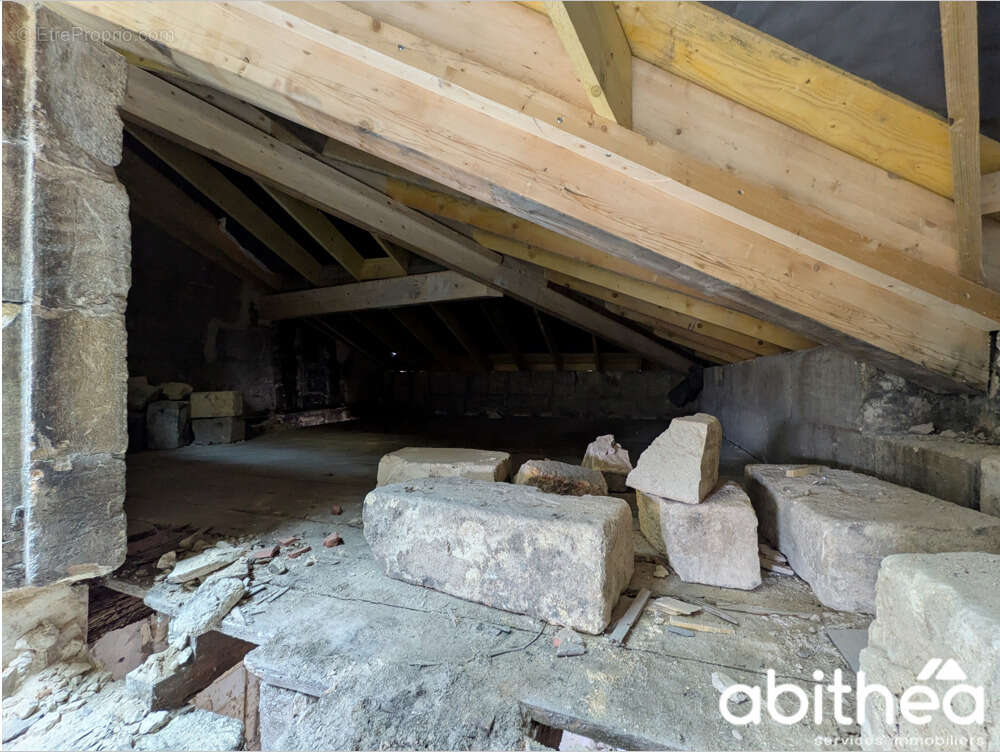 Immeuble à rénover de 143 m2 en plein centre de Libourne ! - photo 12