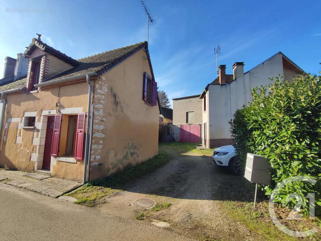 Maison à SAINT-AMAND-EN-PUISAYE