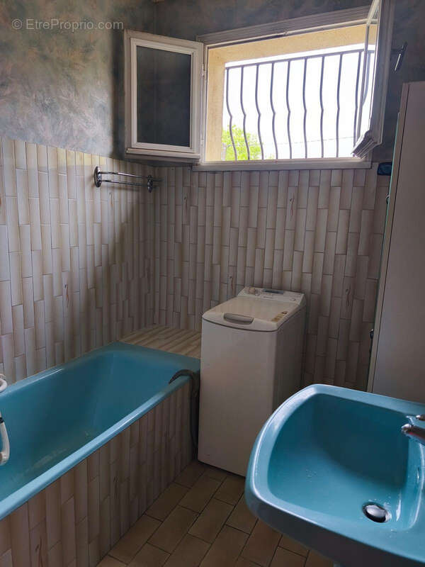 Maison familiale avec sous-sol complet et terrain clos - photo 13