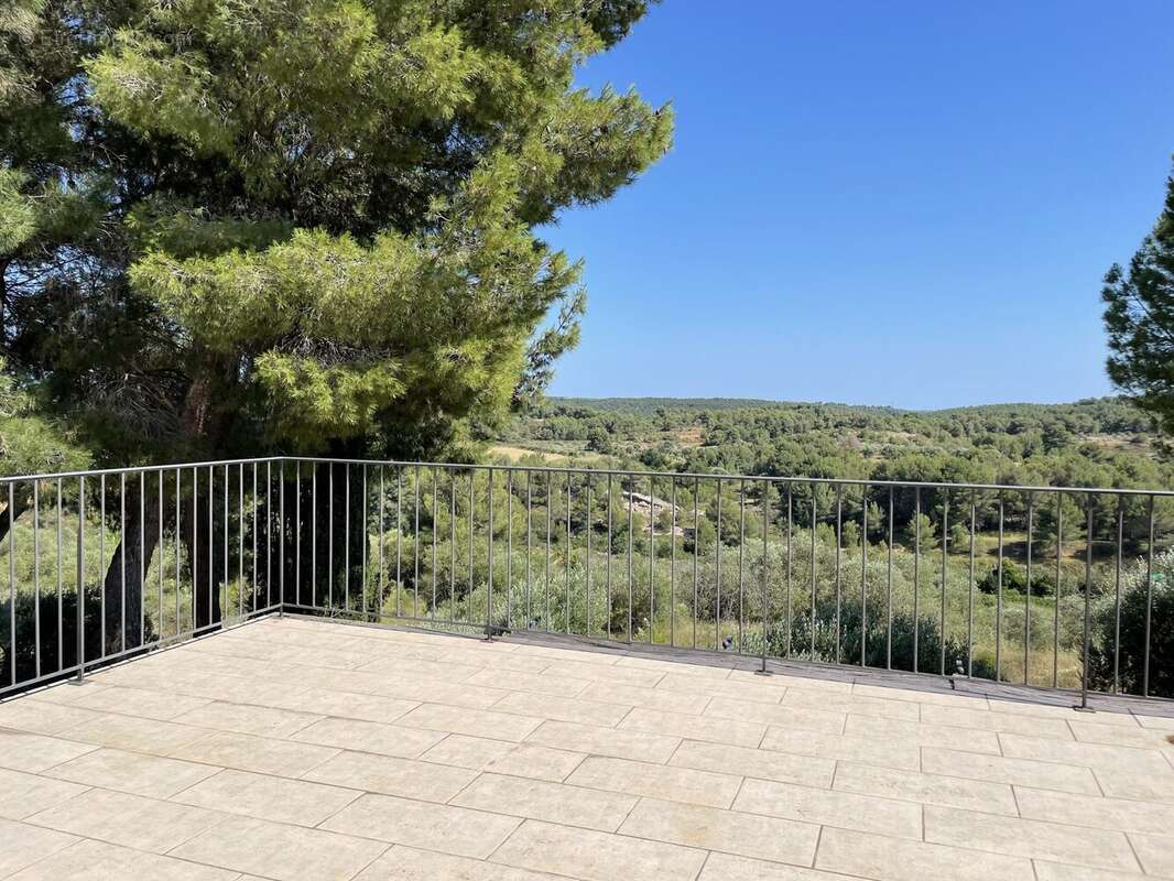 Villa avec piscine Pézenas séjour 4 chambres suite parentale terrasse