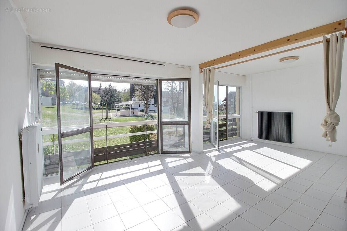 Appartement à COLLONGES-SOUS-SALEVE