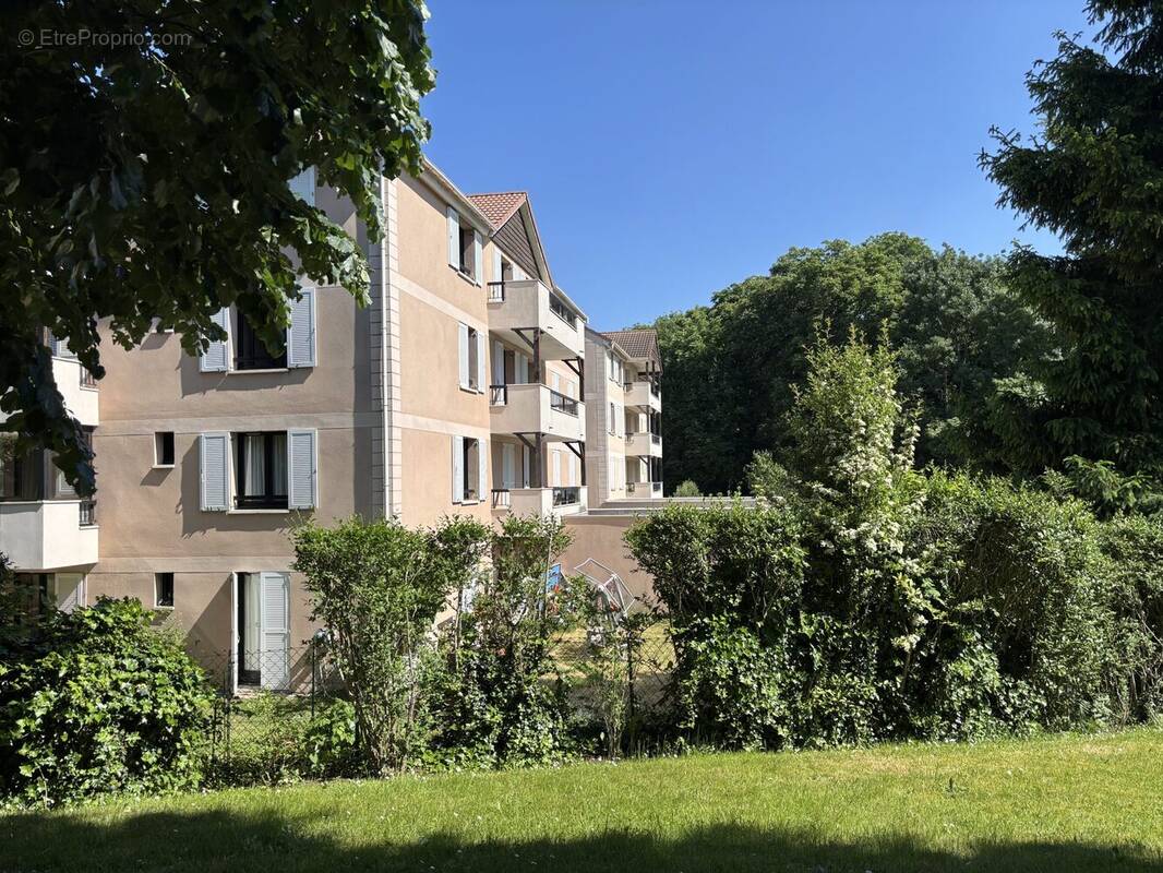 Vue façade arrière - Appartement à BUC