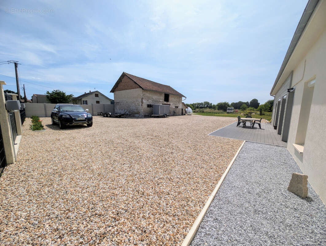 Achat maison 4 chambres 204m2 sur 1370m2 terrain - photo 2