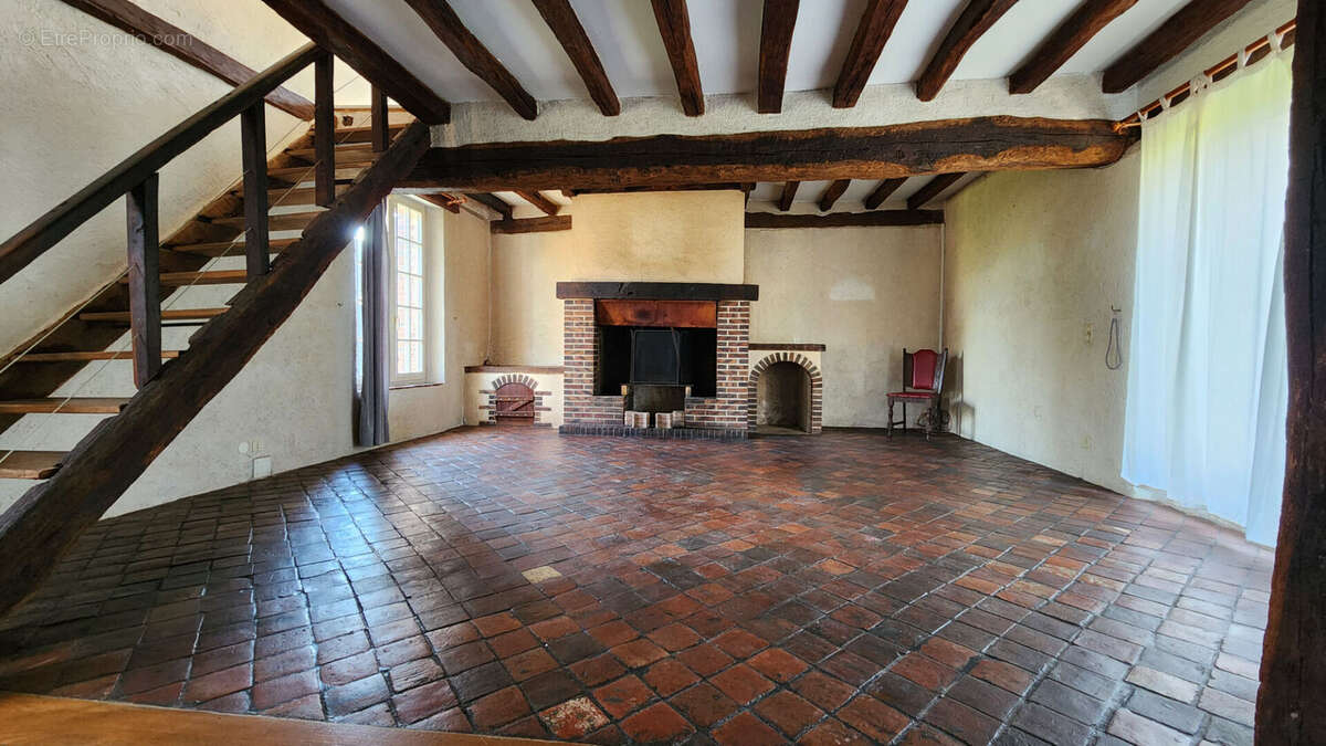 Maison à TREMBLAY-LES-VILLAGES