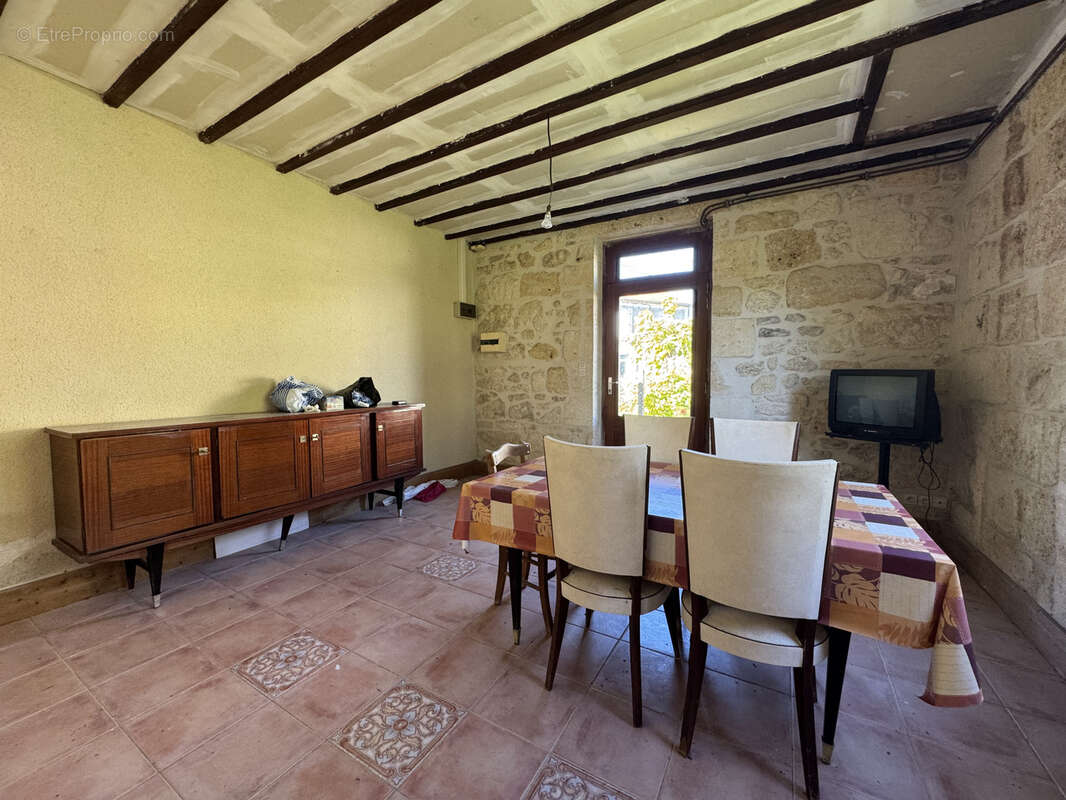 Maison à SAINT-YZAN-DE-SOUDIAC