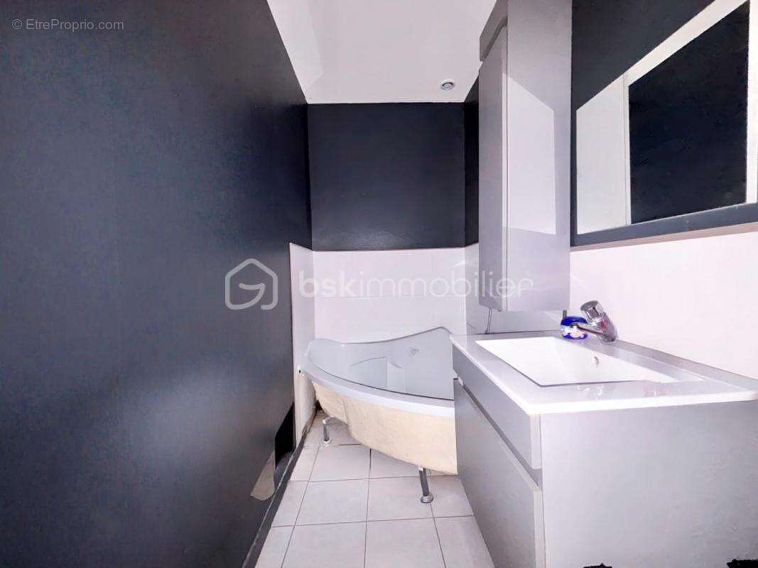 Appartement à ROEULX