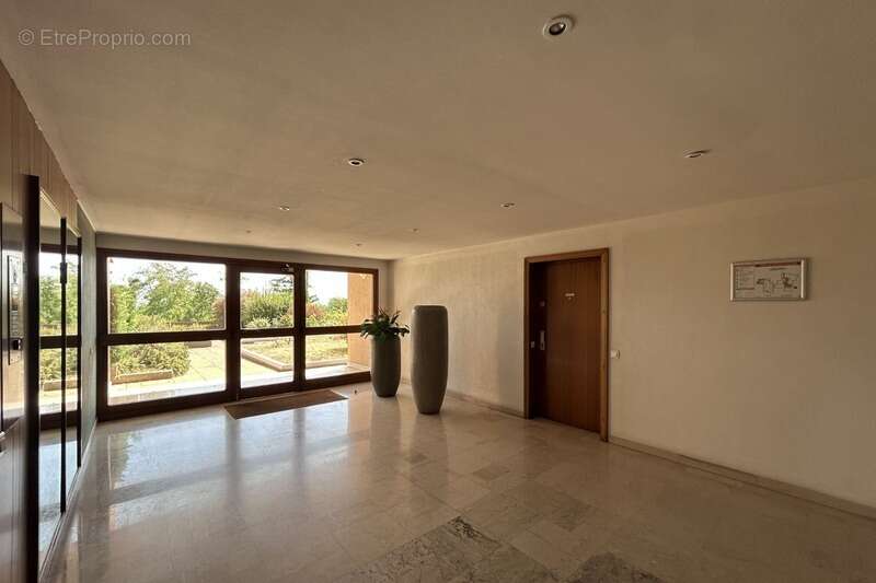 Appartement à vendre 5 pièces - Rez de jardin - CALME - PARKINGS - PROCHE DES COMMODITES - photo 18