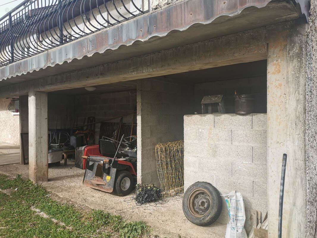 Maison à SAINT-BAUDILLE-DE-LA-TOUR