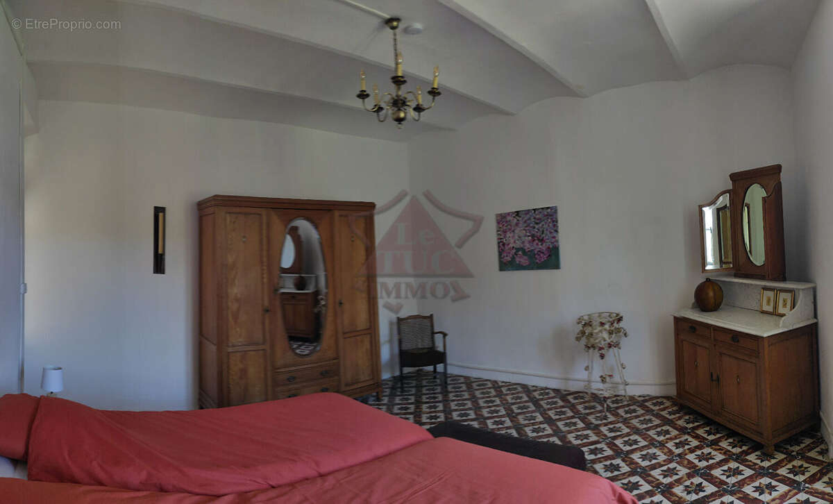 Maison à SAINT-JEAN-DE-MARUEJOLS-ET-AVEJAN