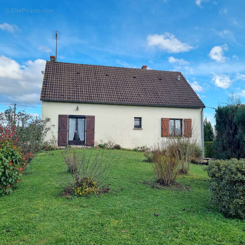 Maison à MONTGIVRAY