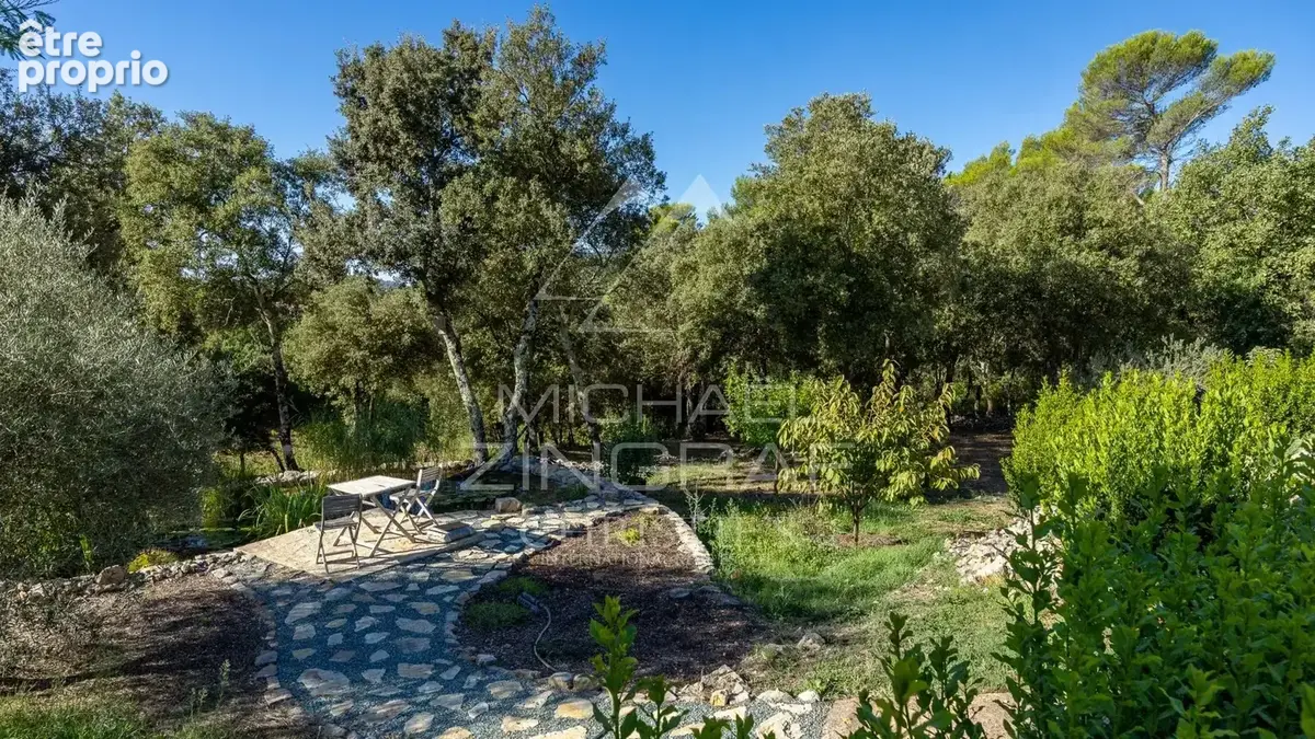 Propriété confidentielle au cœur de la Provence, entre vignes et oliviers - photo 11