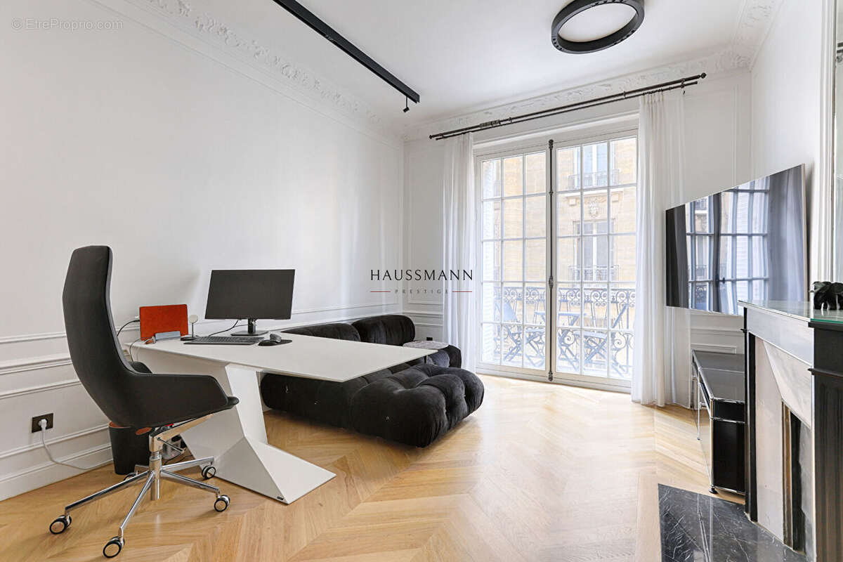Appartement à PARIS-17E