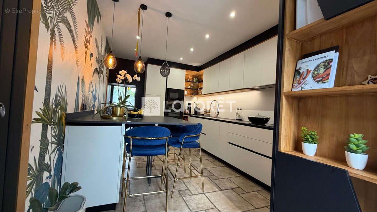 Maison familiale de caractère à Mercury de 175 m² avec dépendances et vaste grange d'environ 200 m - photo 5