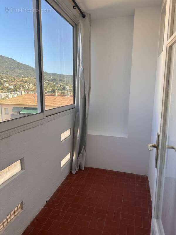 AJACCIO St Jean - T4 80m2 avec terrasse, vue dégagée, grenier et parking privé - 290000 € - - photo 8
