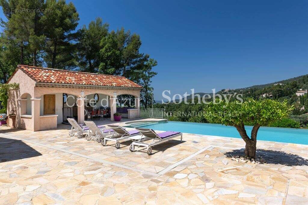 Villa avec piscine et vue panoramique à vendre à Cabris, proche Grasse et Cannes - photo 7