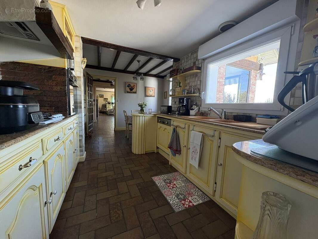 Maison à CREUZIER-LE-VIEUX