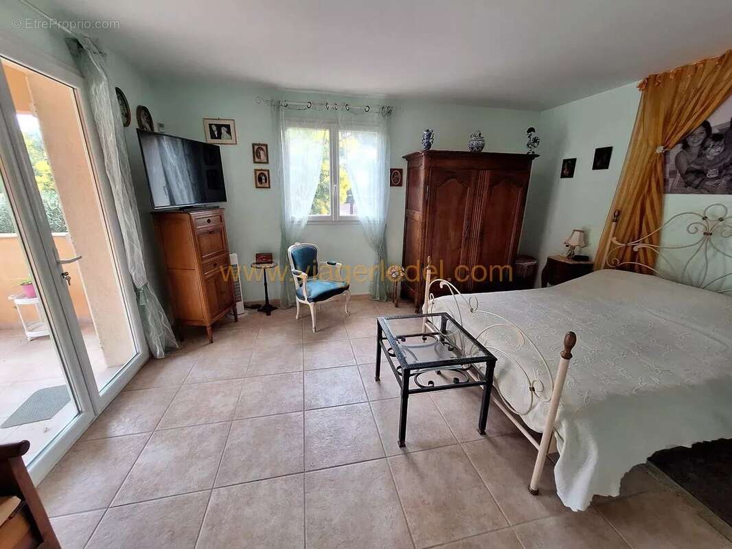 Maison à ROQUEBRUNE-SUR-ARGENS