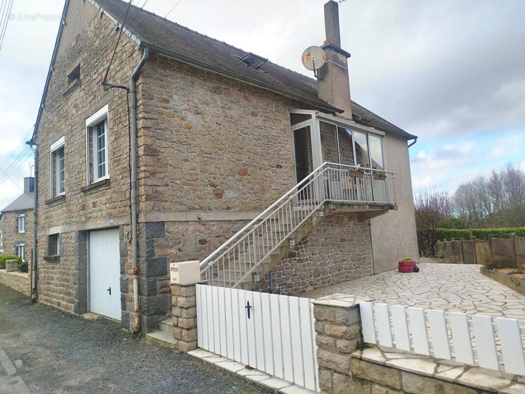 Maison à COLLINEE
