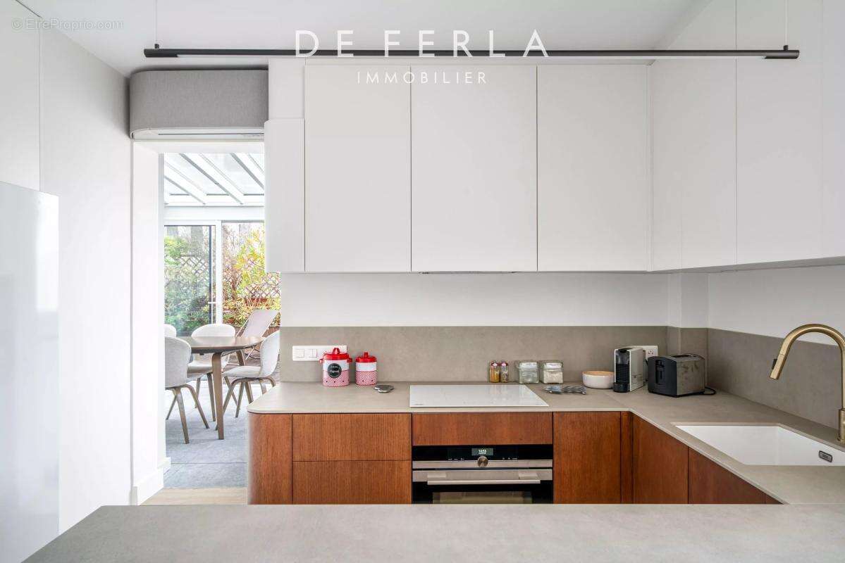 Appartement à PARIS-15E