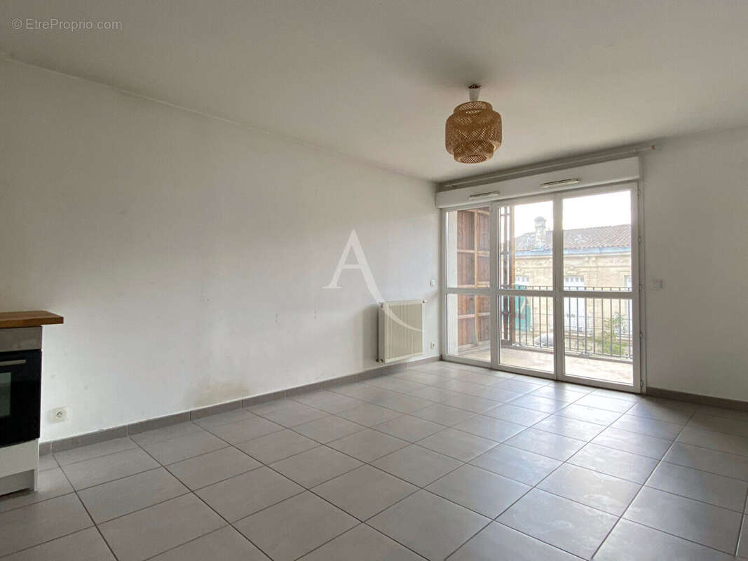 Bordeaux Chartrons  T3 61 m2 avec loggia et place de parking - photo 3
