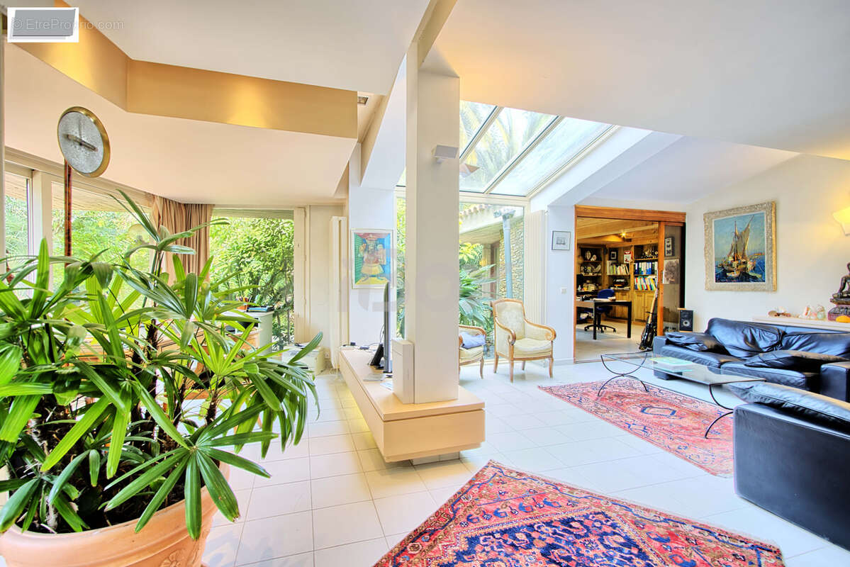 TOULON, Ameniers, superbe maison sur 959m2 de terrain arboré - photo 8