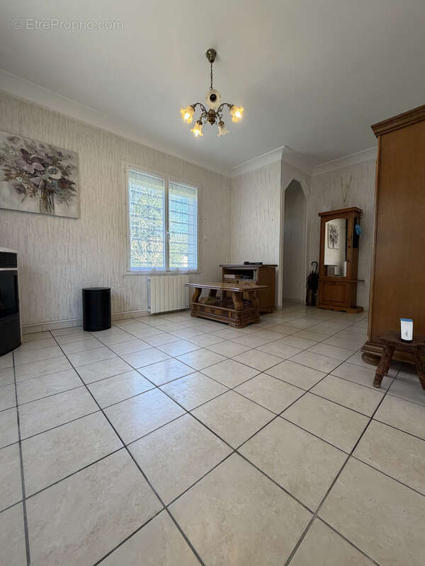 Maison à LA ROCHE-CHALAIS