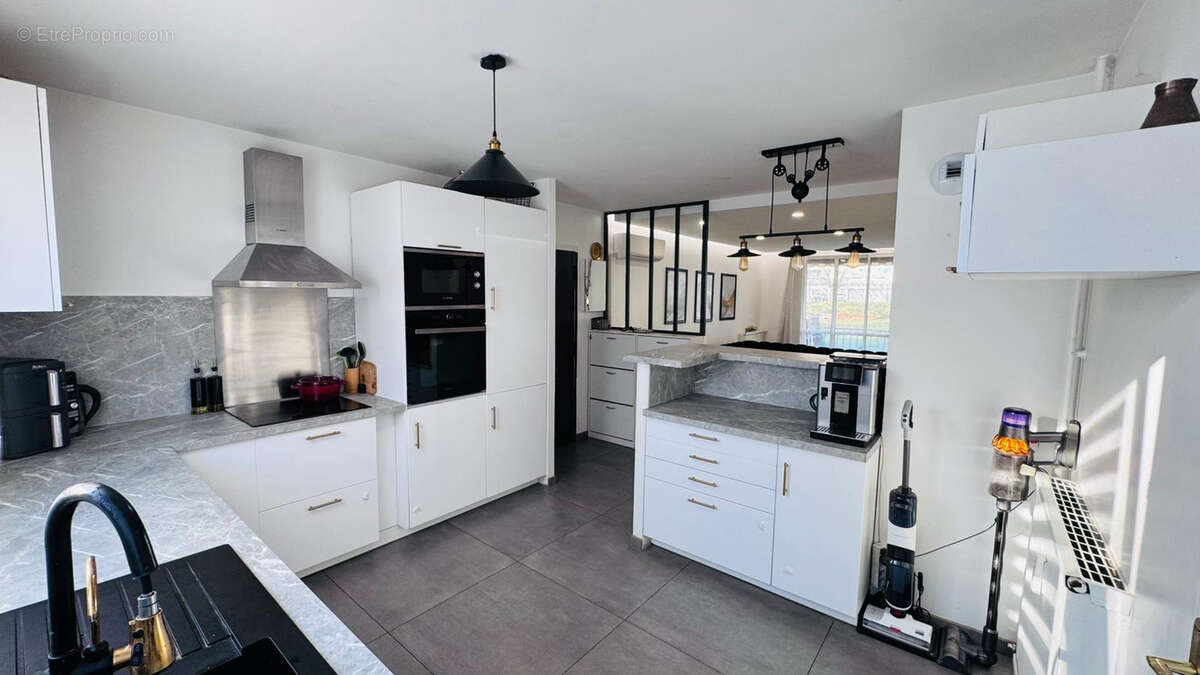 Appartement à PIERRE-BENITE