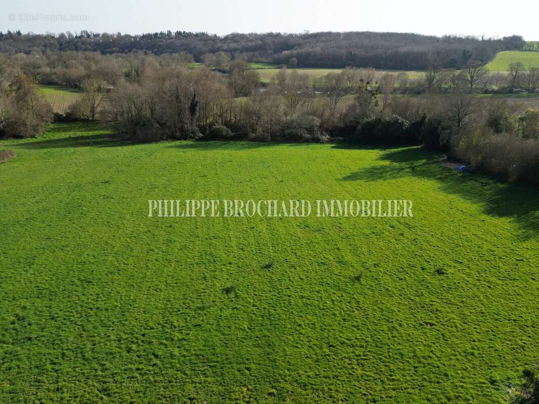 Terrain à MAREUIL-SUR-LAY-DISSAIS