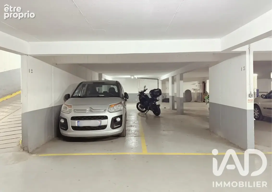 Photo 1 - Parking à PARIS-20E