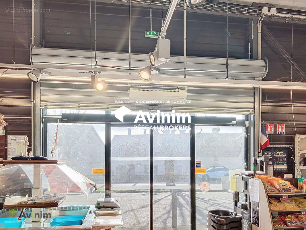 Commerce à FONTAINE-FRANCAISE