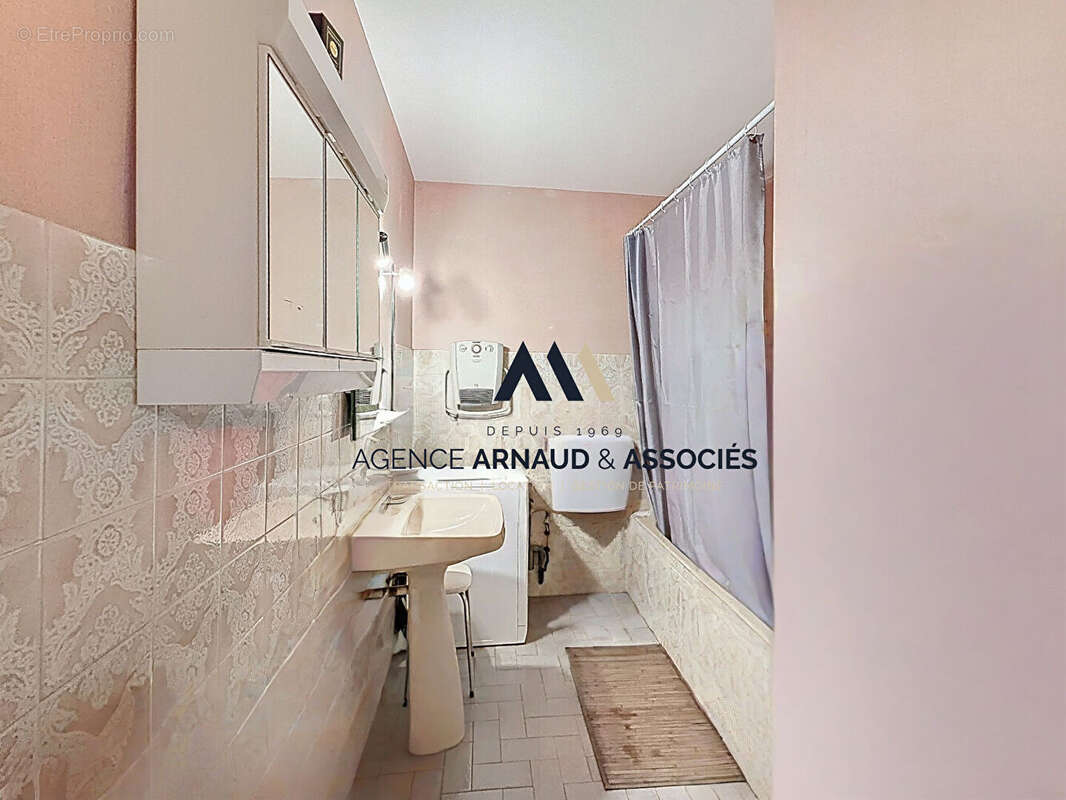 Appartement à SAINT-CYR-SUR-MER